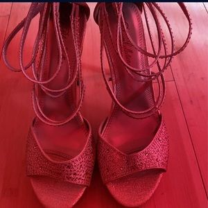 De blossom open toe shoes. Women size 11.